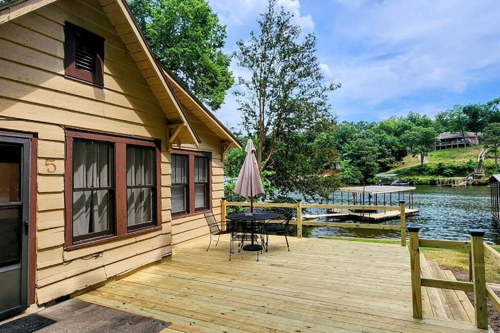 #05 - Lakefront Two Bedroom Cottage- Pet Friendly Hot Springs Extérieur photo
