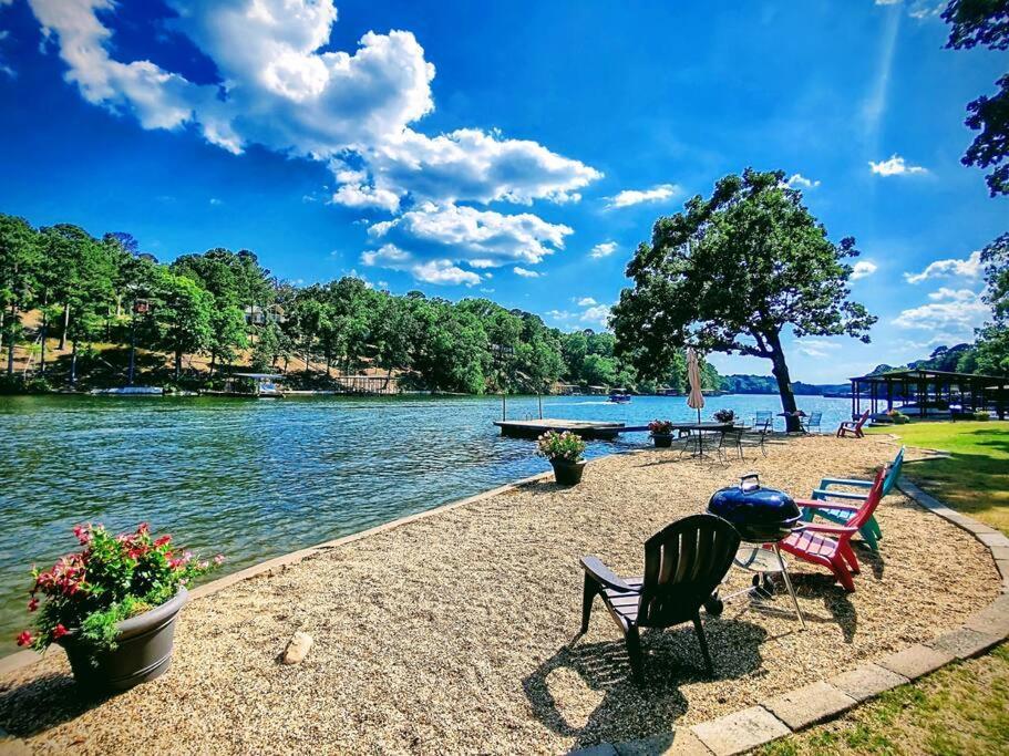 #05 - Lakefront Two Bedroom Cottage- Pet Friendly Hot Springs Extérieur photo