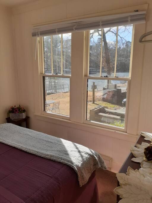 #05 - Lakefront Two Bedroom Cottage- Pet Friendly Hot Springs Extérieur photo