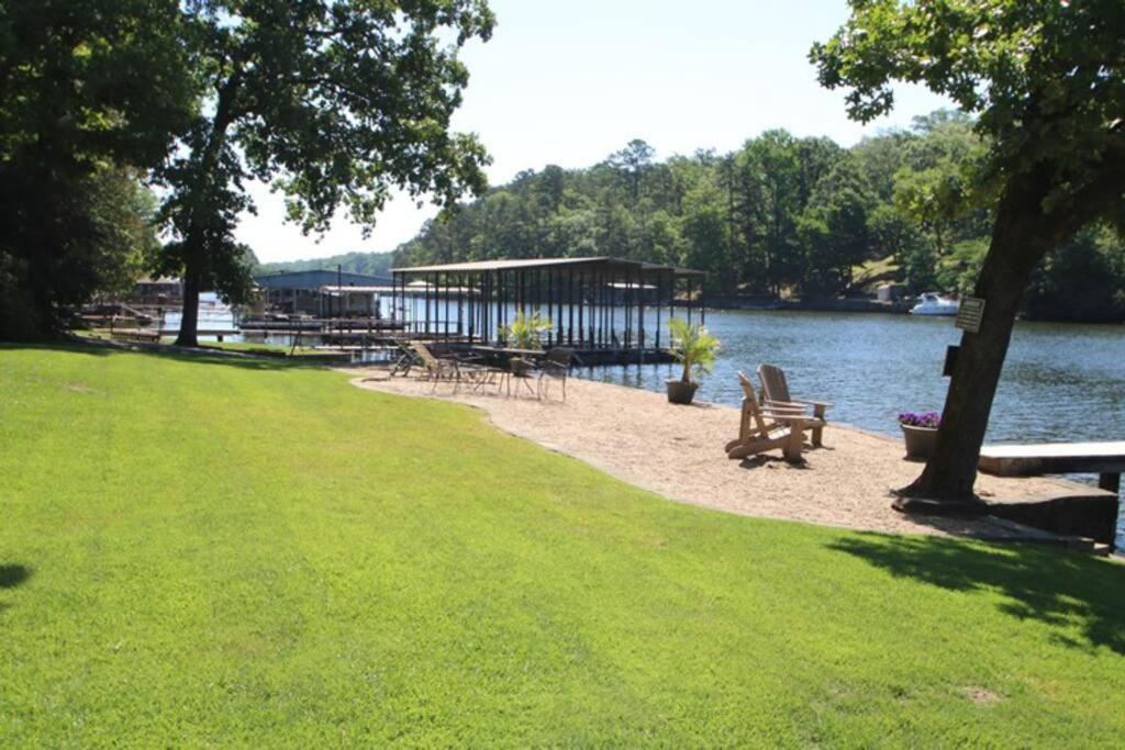 #05 - Lakefront Two Bedroom Cottage- Pet Friendly Hot Springs Extérieur photo