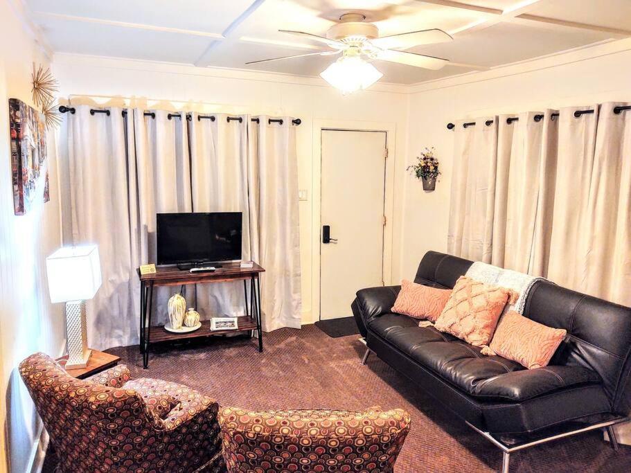 #05 - Lakefront Two Bedroom Cottage- Pet Friendly Hot Springs Extérieur photo