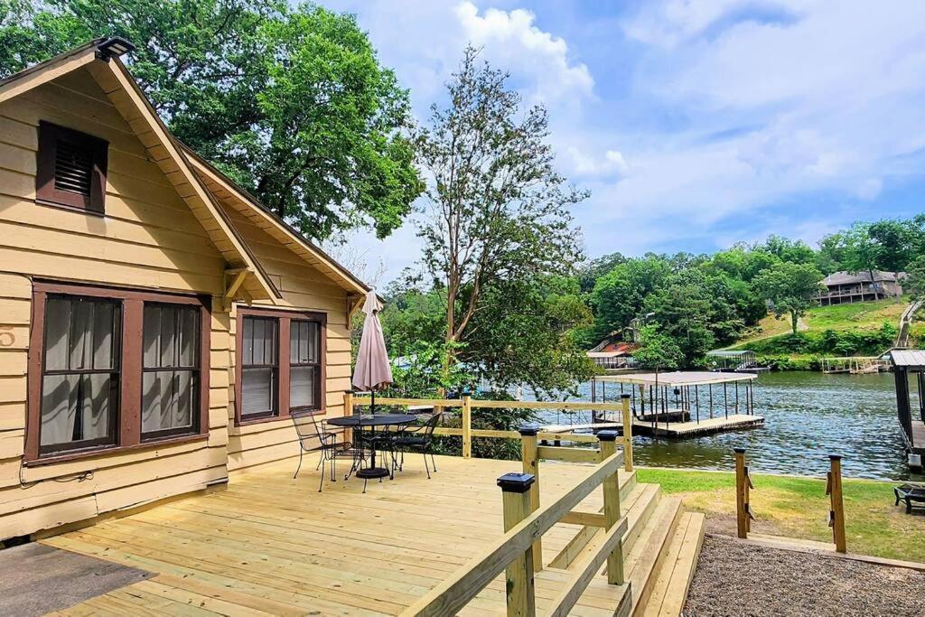 #05 - Lakefront Two Bedroom Cottage- Pet Friendly Hot Springs Extérieur photo