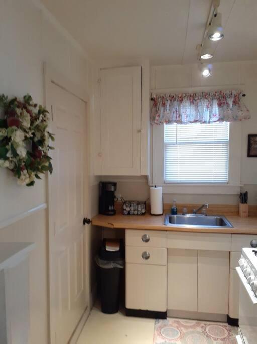 #05 - Lakefront Two Bedroom Cottage- Pet Friendly Hot Springs Extérieur photo